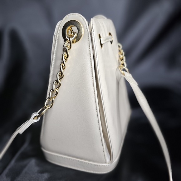 Vintage Mazzantia Elegant Cream Prism Bucket Bag with Gold Accents